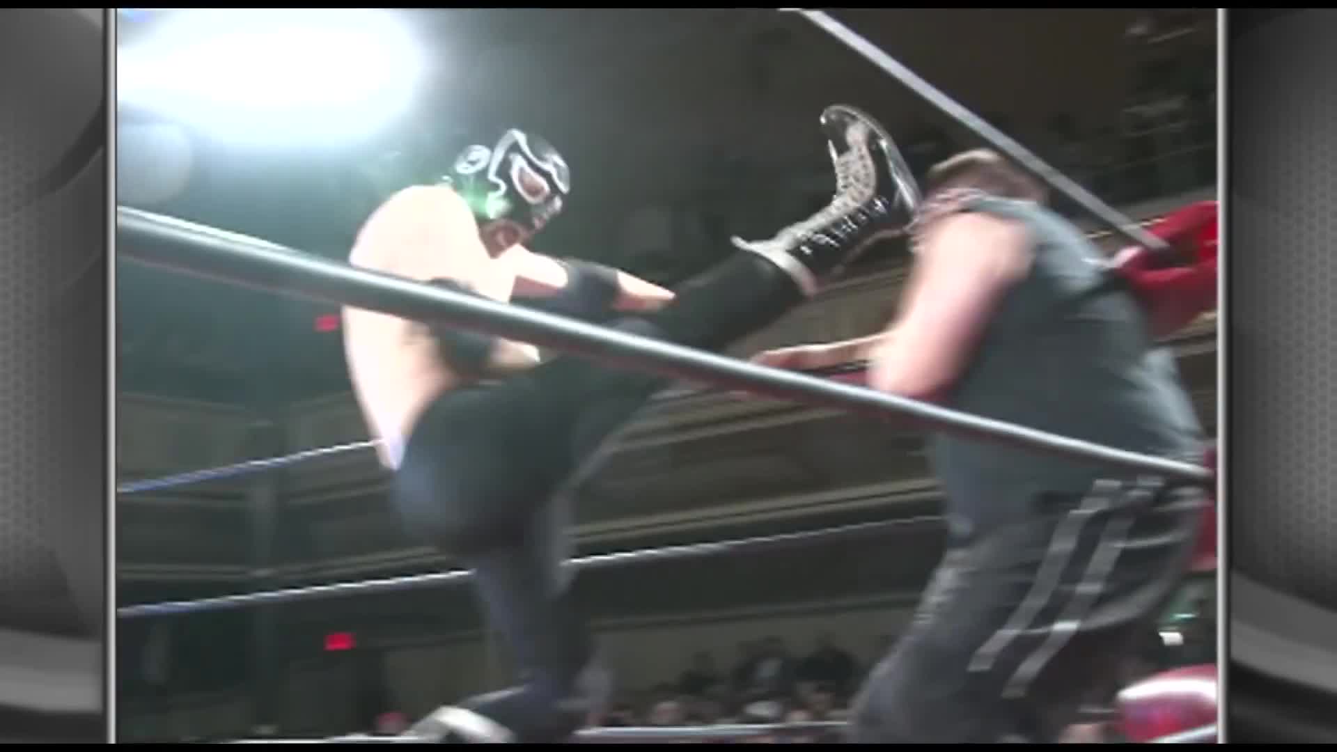 Kevin Steen vs El Generico (18 12 2010) mp4