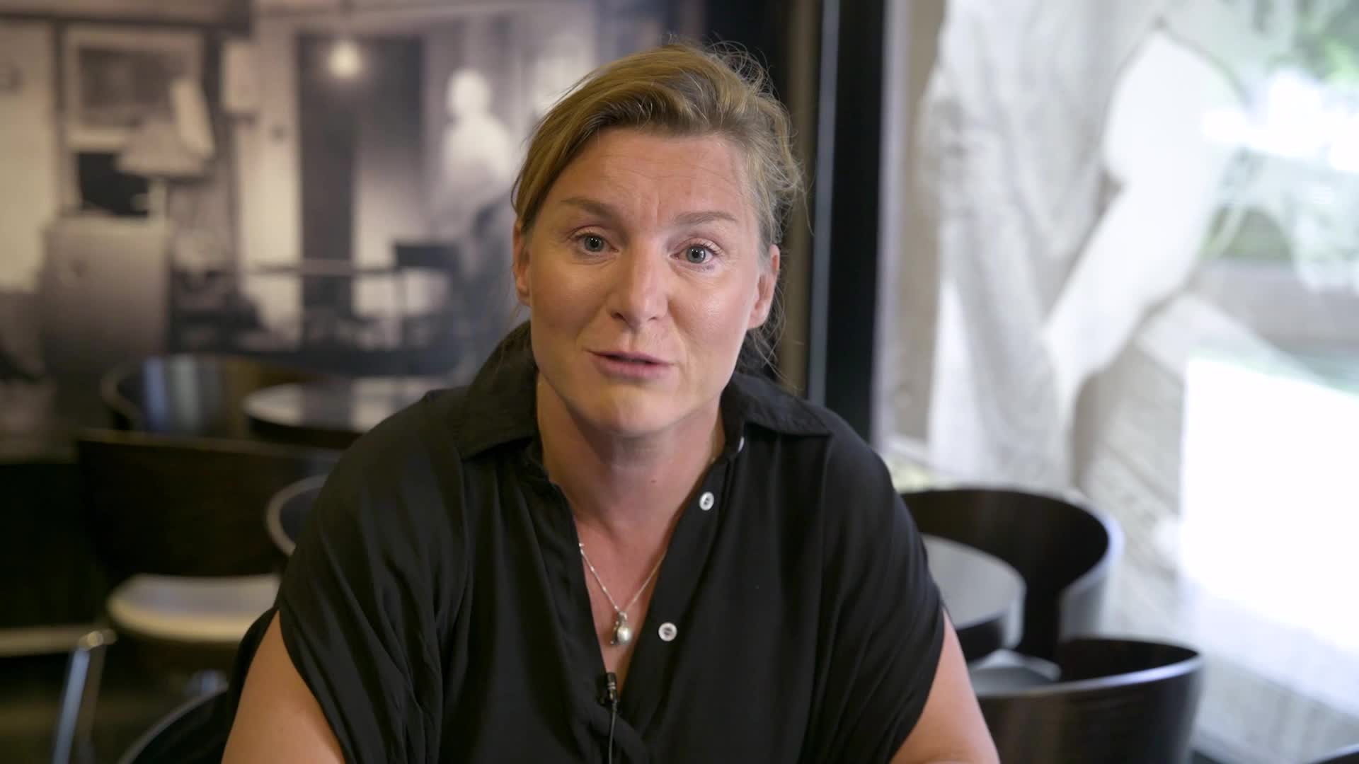 Na co koukáš S01E02 11 2024 CZ dab 1080p Co sleduje Lenka Krobotová Seriál s hvězdou z Titaniku, která se stala diktátorkou mp4