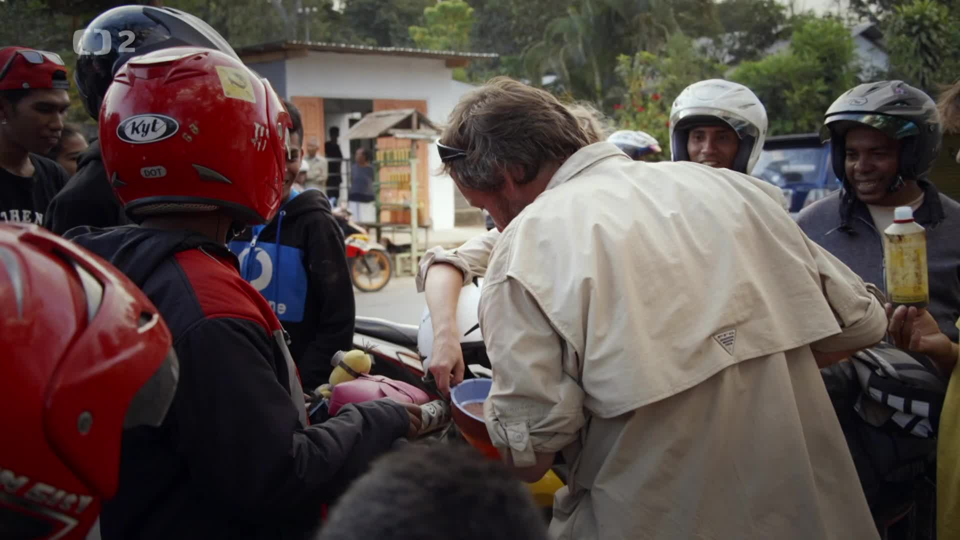 Trabantem z Austrálie do Asie S01E09 12 2016 CZ dab 1080p Vzteklá bohyně mp4