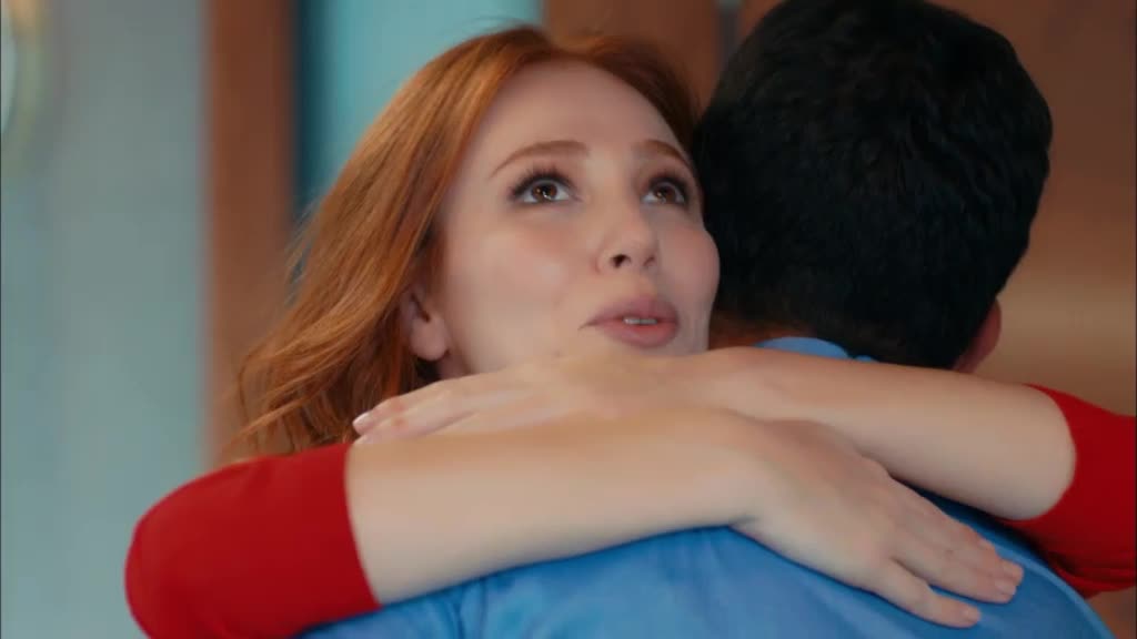 Ve hře je láska 01x999 Defne (Elçin Sangu) a Ömer (Barış Arduç) romantické scény sestřih.mp4