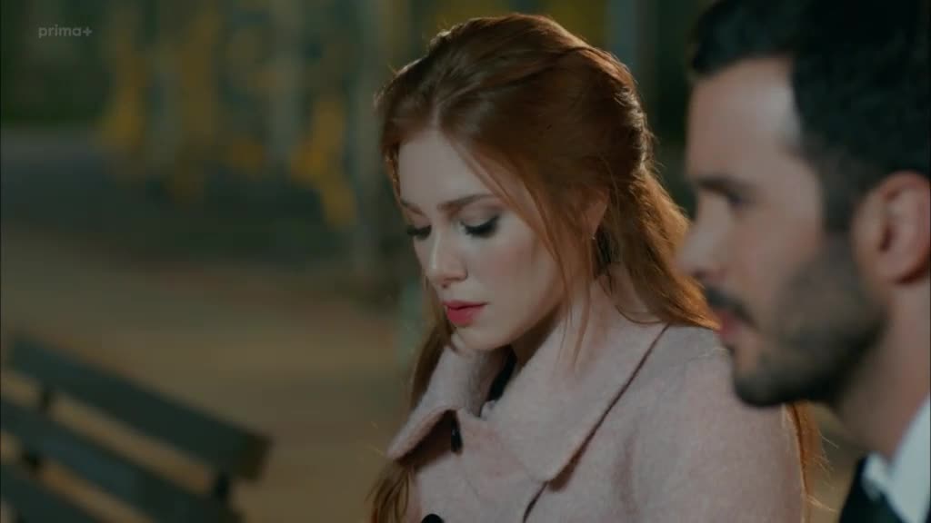 Ve hře je láska 01x999 Defne (Elçin Sangu) a Ömer (Barış Arduç) romantické scény sestřih.mp4