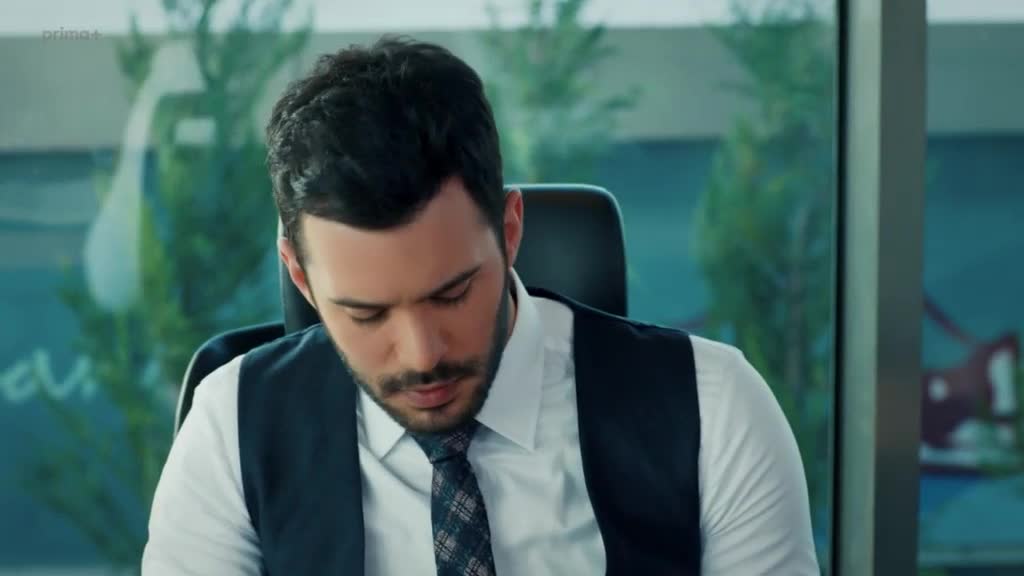 Ve hře je láska 01x999 Defne (Elçin Sangu) a Ömer (Barış Arduç) romantické scény sestřih.mp4