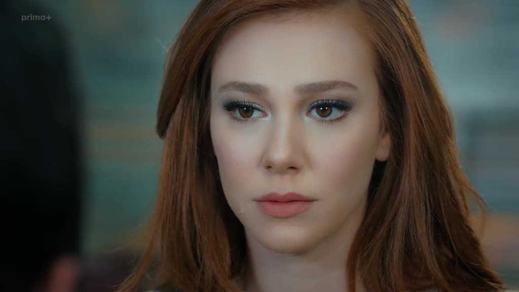 Ve hře je láska 01x999 Defne (Elçin Sangu) a Ömer (Barış Arduç) romantické scény sestřih.mp4