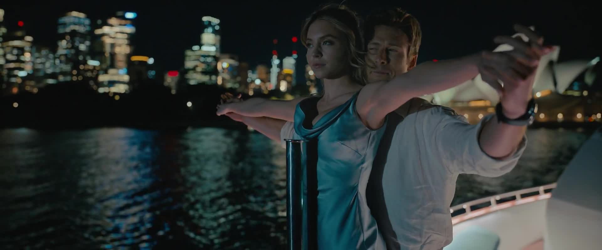 S tebou nikdy (2023)(CZ)(FullHD H265) sestřih romantických scén Glen Powell a Sydney Sweeney.mp4
