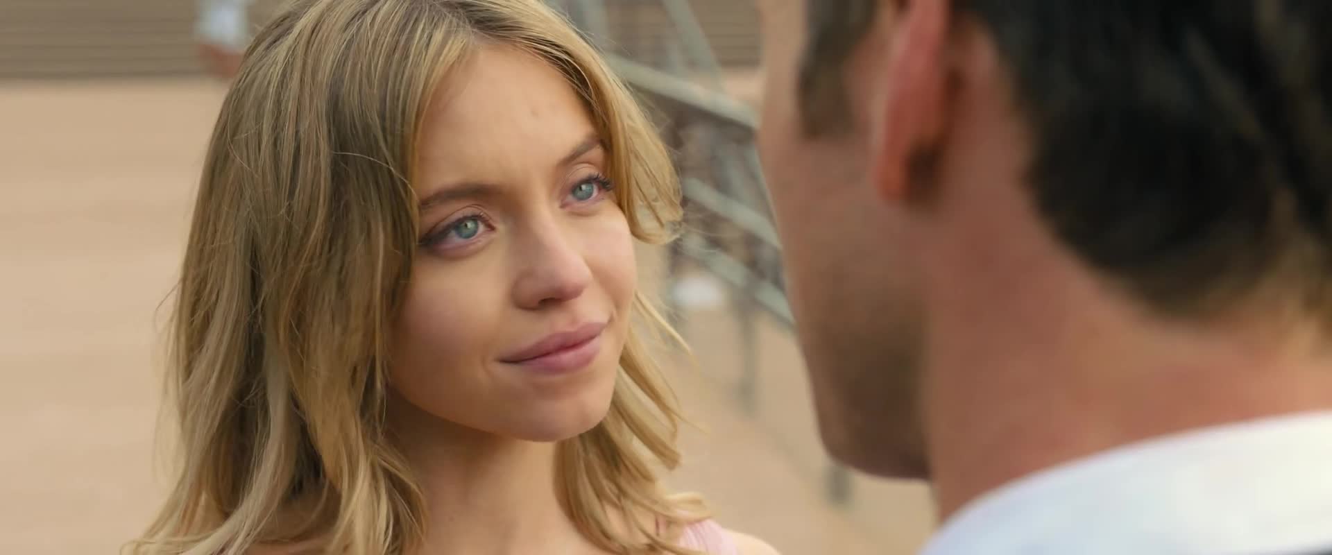 S tebou nikdy (2023)(CZ)(FullHD H265) sestřih romantických scén Glen Powell a Sydney Sweeney.mp4