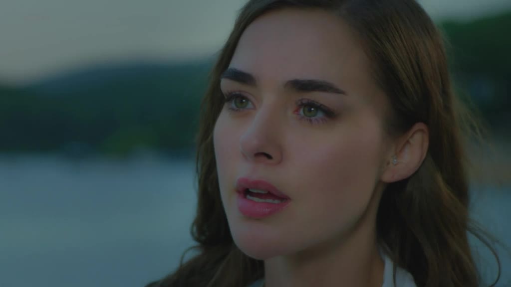 Křehká láska 01x999 Cem (Kubilay Aka) Leyla (Bensu Soral) romantické scény seriálu.mp4