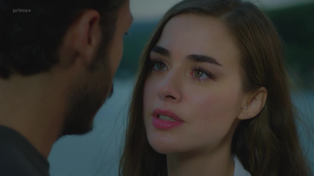 Křehká láska 01x999 Cem (Kubilay Aka) Leyla (Bensu Soral) romantické scény seriálu.mp4