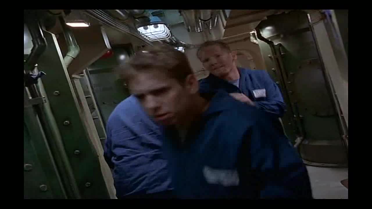 V nepřátelských vodách (Rutger Hauer,Martin SheenMax von Sydow 1997 Thriller Drama) Cz dabing+titulky avi