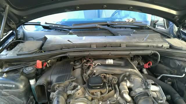 Air filter and cabin filter change on BMW E90 318D mp4