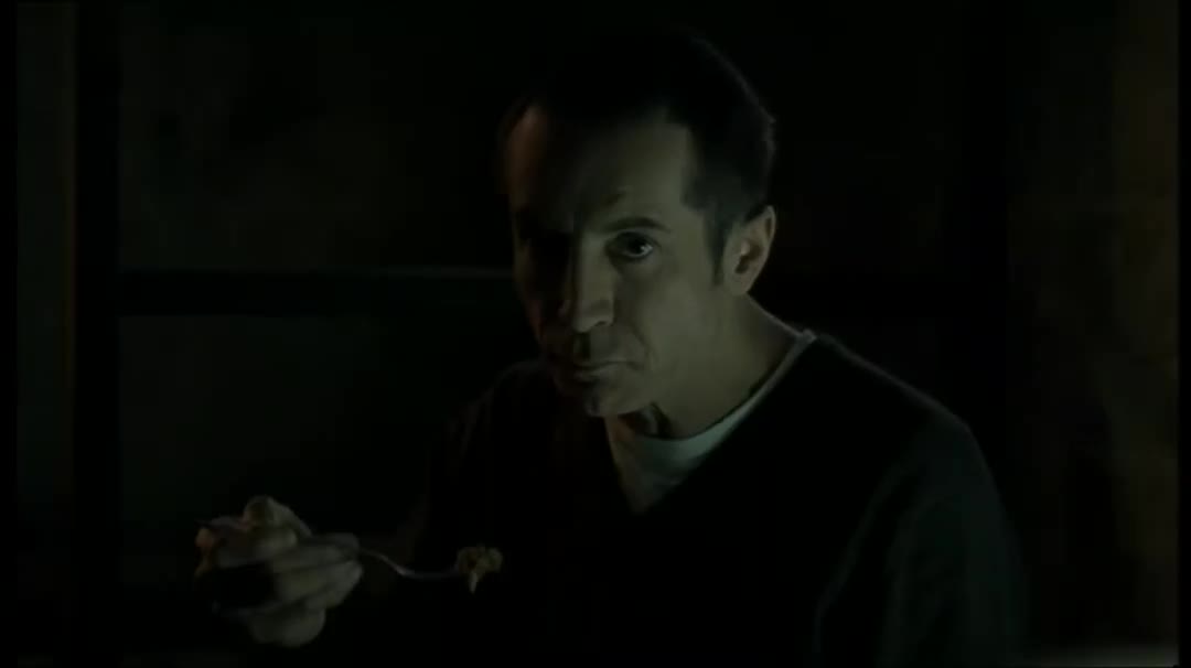Znamení ve zdi (Gérald Laroche,Clovis Cornillac,Philippe Laudenbach 2002 Fantasy Horor Mysteriózní Bdrip 1080p ) Cz dabing mp4