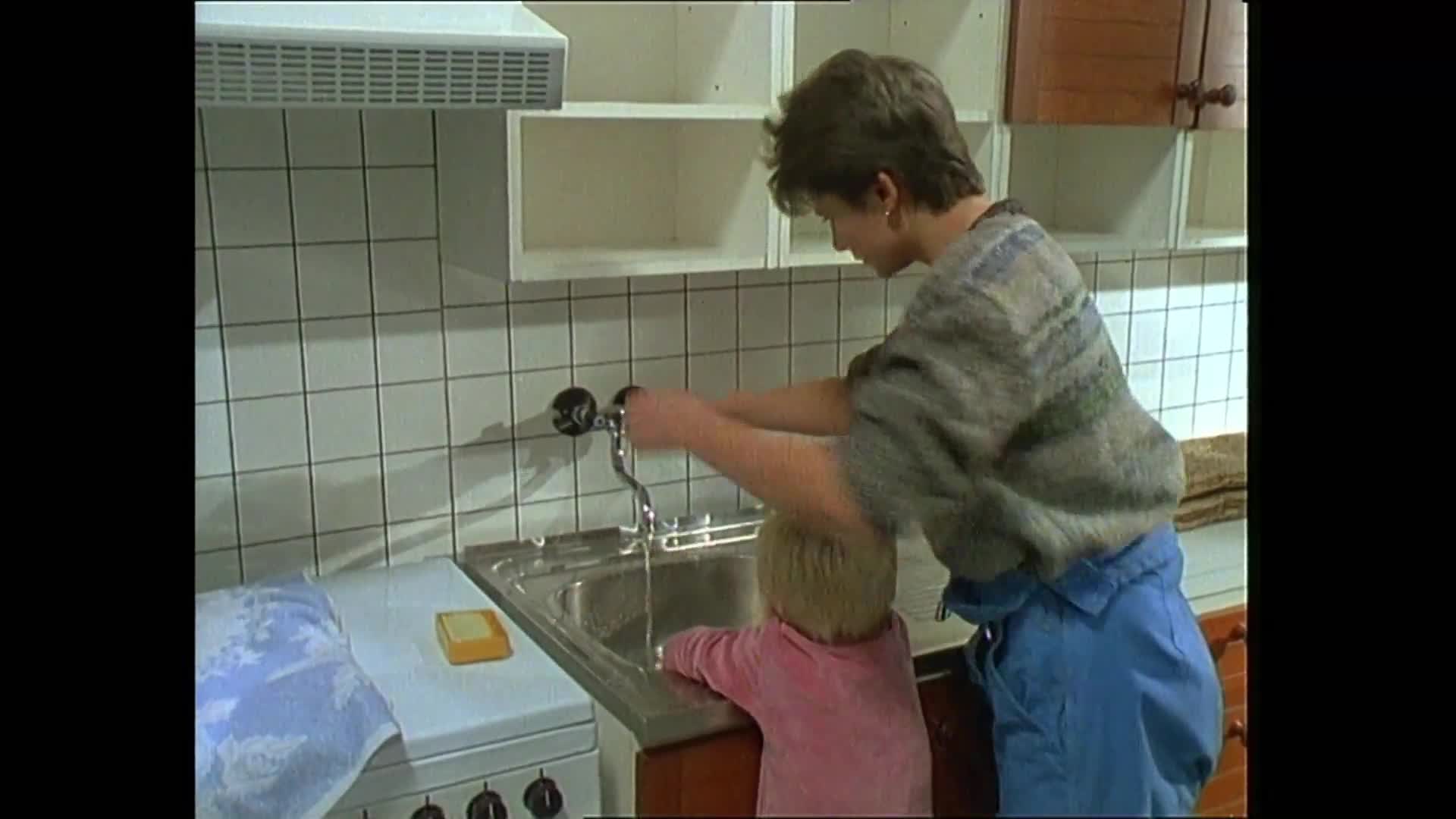 Chlapci a chlapi {1988} E06 Supermazák 1080p mkv