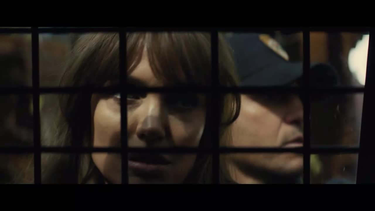 Kdo mi jde po krku (Angelina Jolie, Jon Bernthal, Nicholas Hoult 2021 Thriller Drama Akční Bdrip 1080p ) Cz dabing mp4