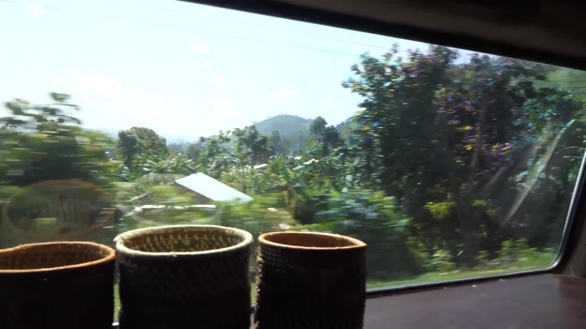 Busny Bonusy S01E17 28 2017 CZ dab 1080p BONUS Rwanda je Švýcarsko Afriky, akorát tu nikdo neumí počítat mp4