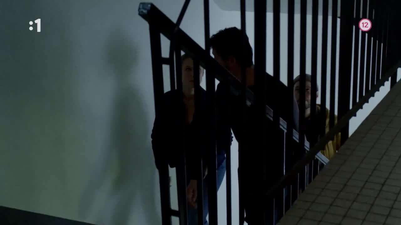 Policajtka Barbie Candice Renoirová S09E02 Nemá zmysel utekať SK mp4