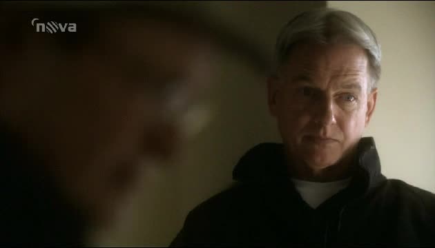 NCIS s07e13 Let z Paříže avi