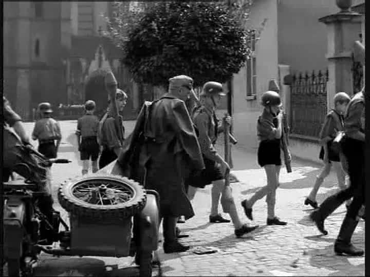 Kapitán Kloss 18 Hledaný Gruppenfurer Wolf avi