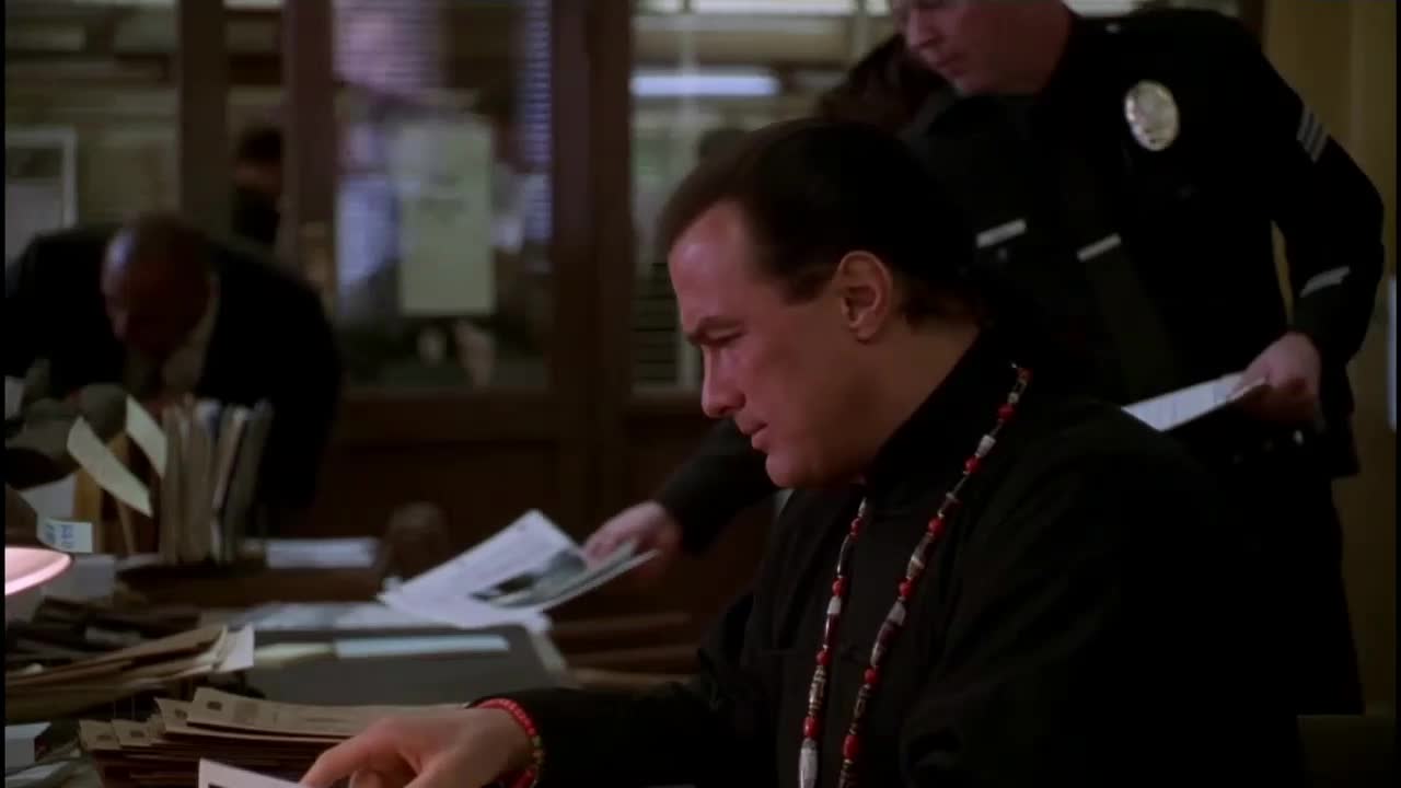 Glimmer Man Bleskový muž (Steven Seagal, Keenen Ivory Wayans 1996 Akční Krimi Mysteriózní Thriller 1080p ) Sk+Cz dabing avi