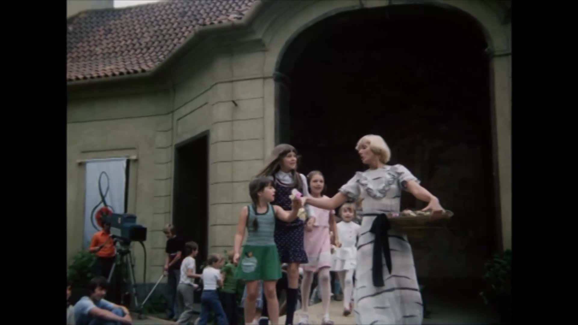 Jen ho nechte, ať se bojí {1977} komedie, muzikál 1080p mkv