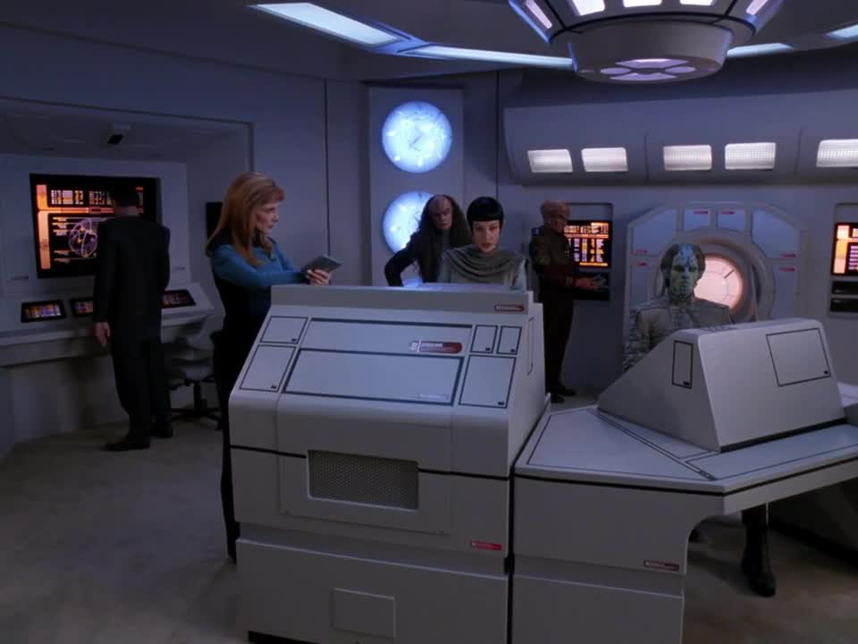 Star Trek Nová generace S06E22 Podezření CZ dabing (1) mp4