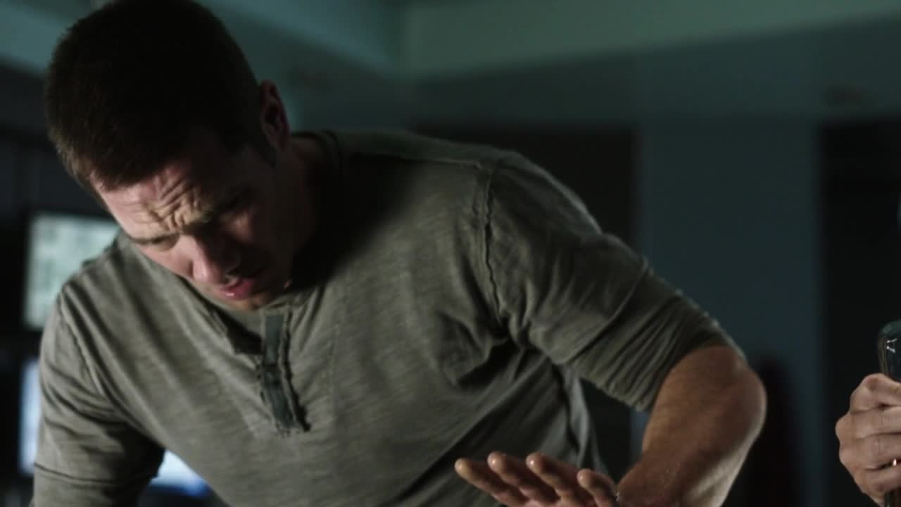 VESMÍRNÍ LOVCI Killjoys s02e06 Miluju Lucy mp4