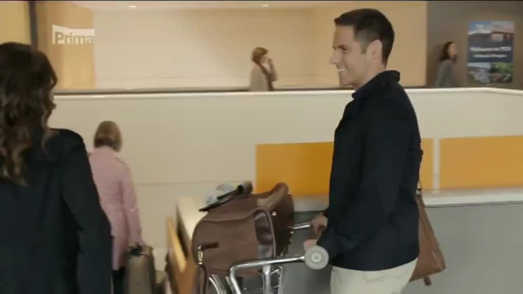 Laska jako z romanu 2015,USA sestřih scén Dylan Bruce a Amy Acker.mkv