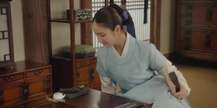 Nově psané dějiny (신입사관 구해령 Sinibsagwan guhaeryeong) WEBRip x264 ION10 korean language czech subtitles.mp4
