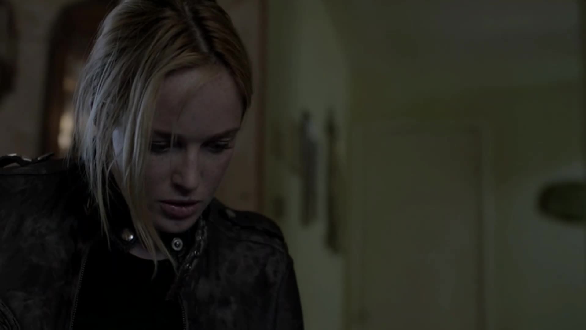 Hrůzná minulost (Caity Lotz,Kathleen Rose Perkins,Haley Hudson 2012 Horor Mysteriózní Thriller Bdrip 1080p ) Cz dabing mkv