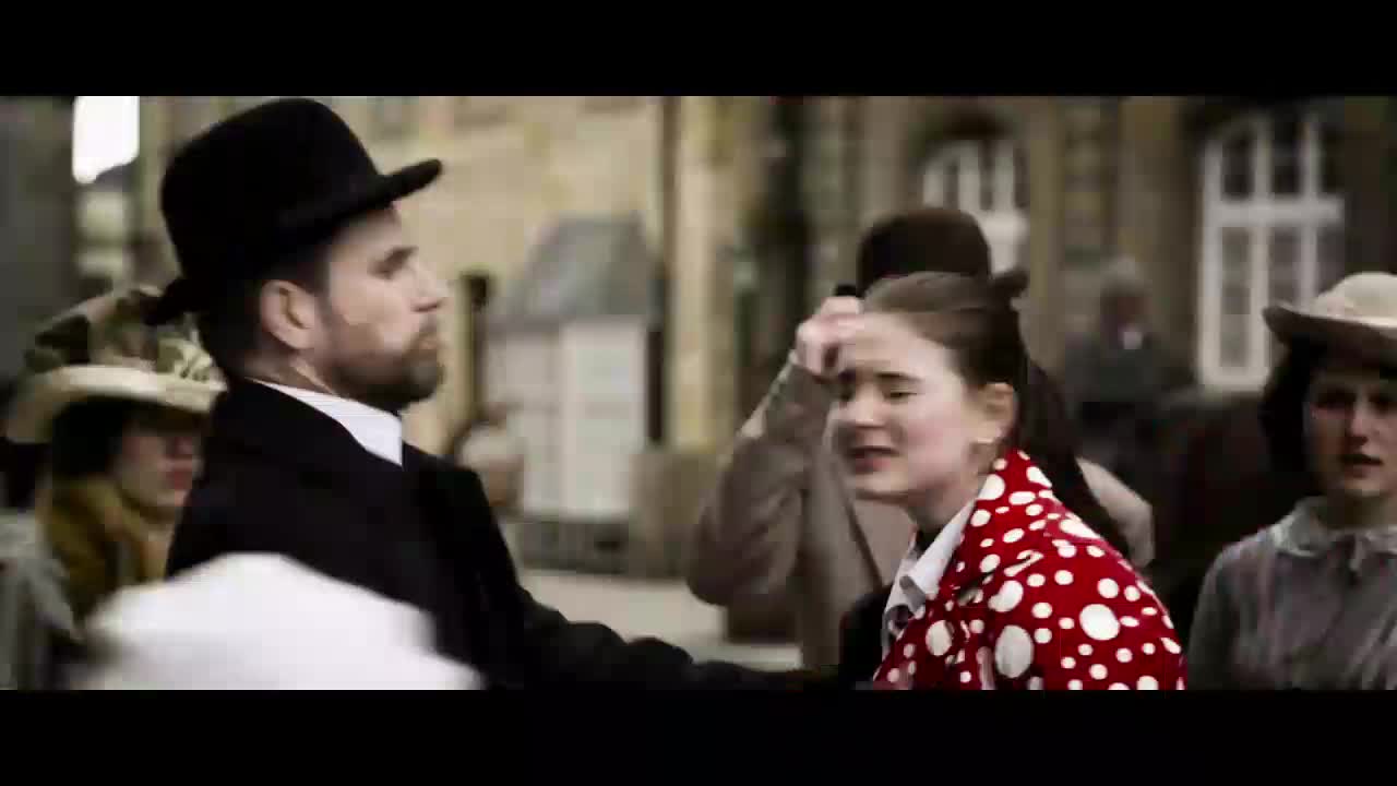 Rubínově červená Rudá jako rubín (Maria Ehrich,Jannis Niewöhner,Veronica Ferres 2013 Drama Fantasy Mysteriózní Romantický Bdrip 1080p ) Cz+Sk dabing avi
