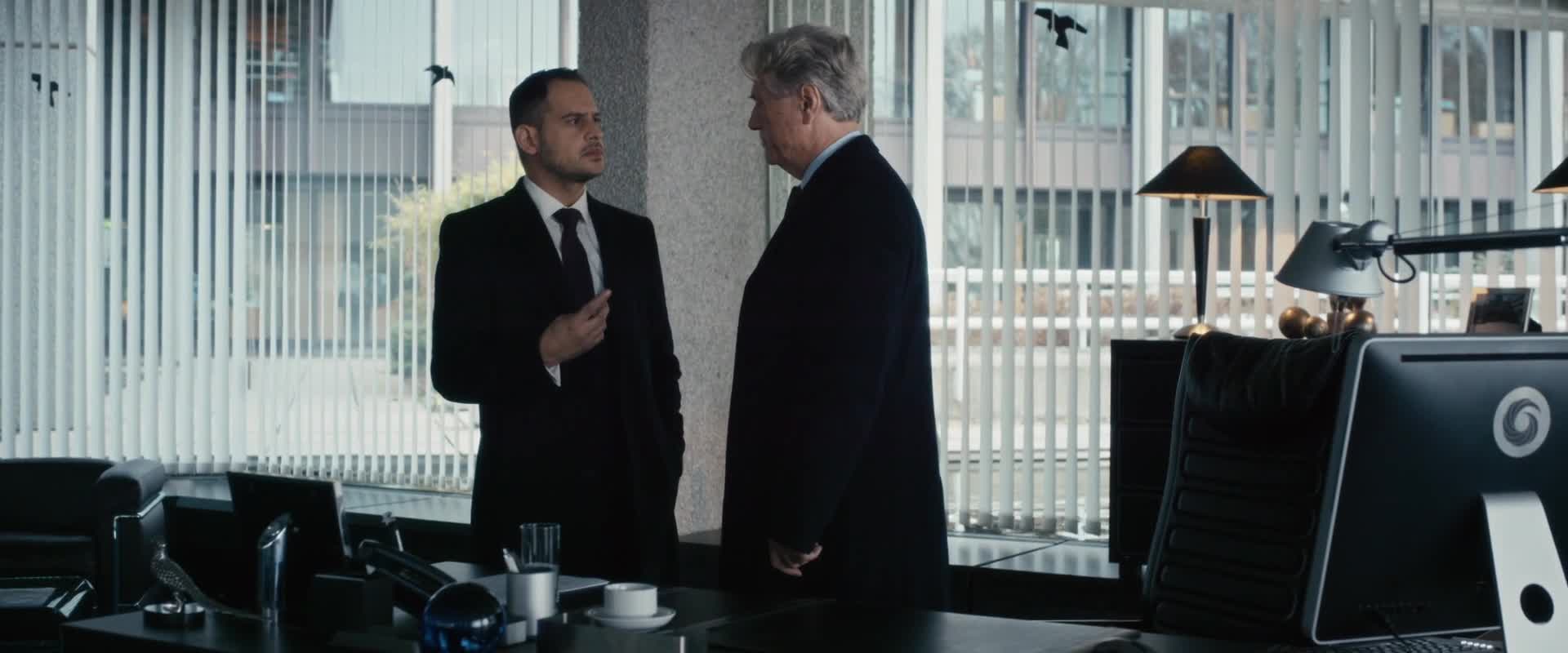 Odvrácená strana měsíce (Moritz Bleibtreu,Jürgen Prochnow,Nora von Waldstätten 2015 Thriller Bdrip 1080p ) Cz dabing mkv