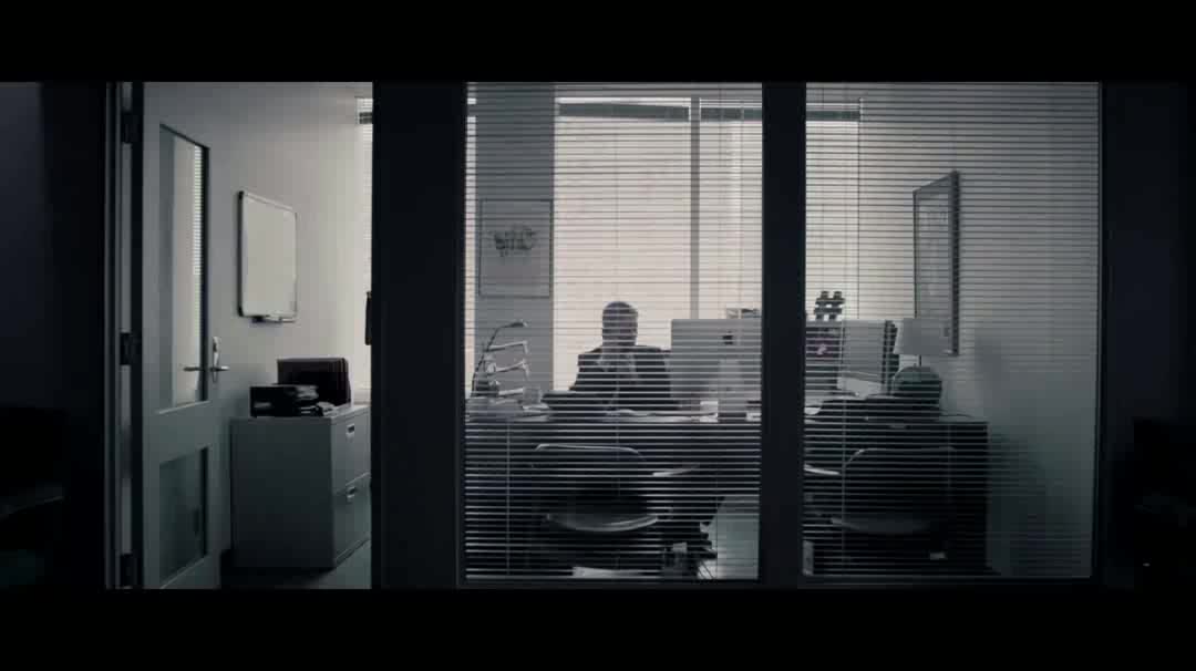 Špatný krok (Dan Stevens, Michael Pitt, Christopher Abbott 2015 Krimi Drama Thriller 1080p Bdrip ) Cz dabing avi