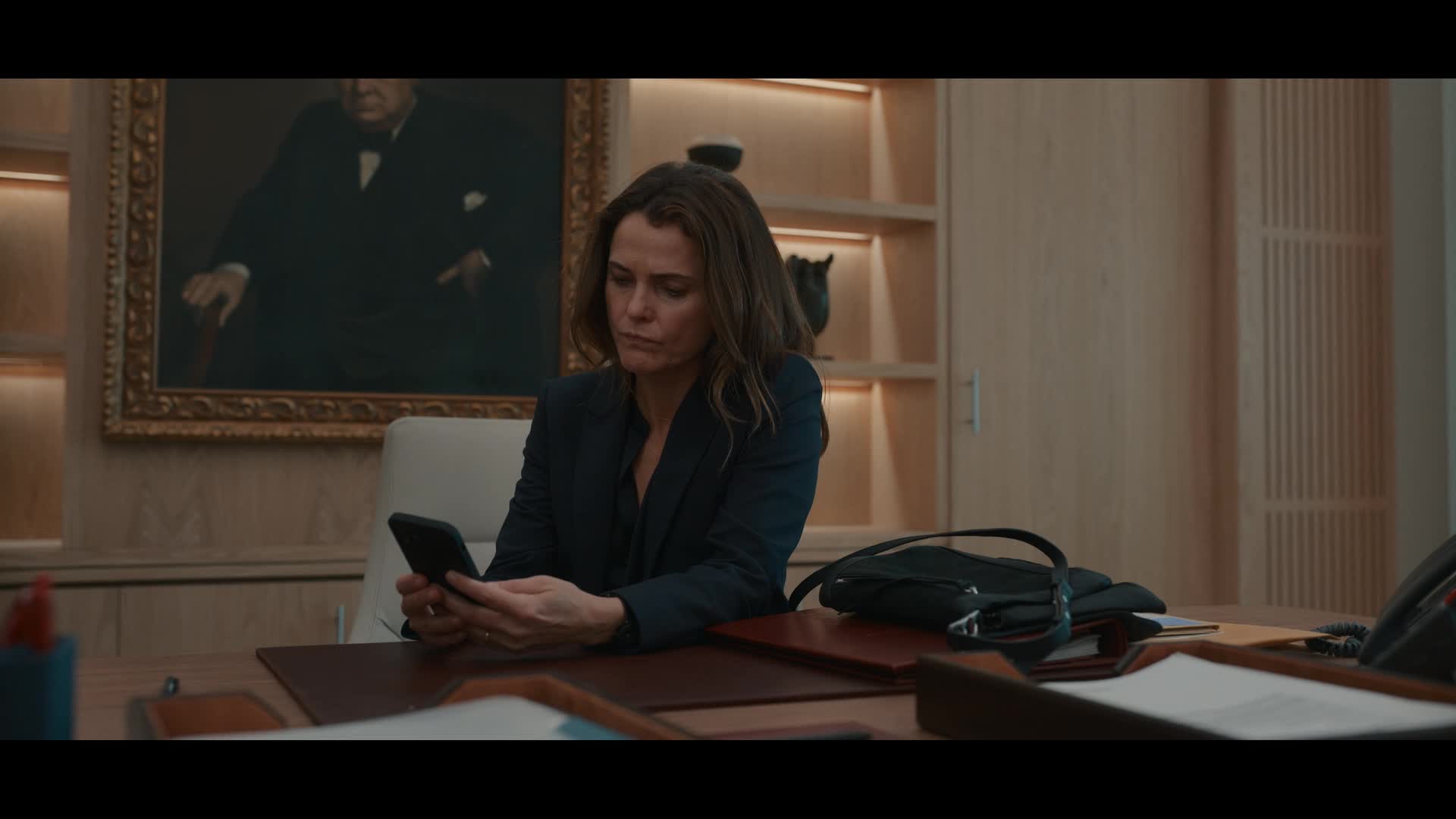 Diplomatické vztahy S01E04 Koupil si klobouk (2023) thriller czdab mkv