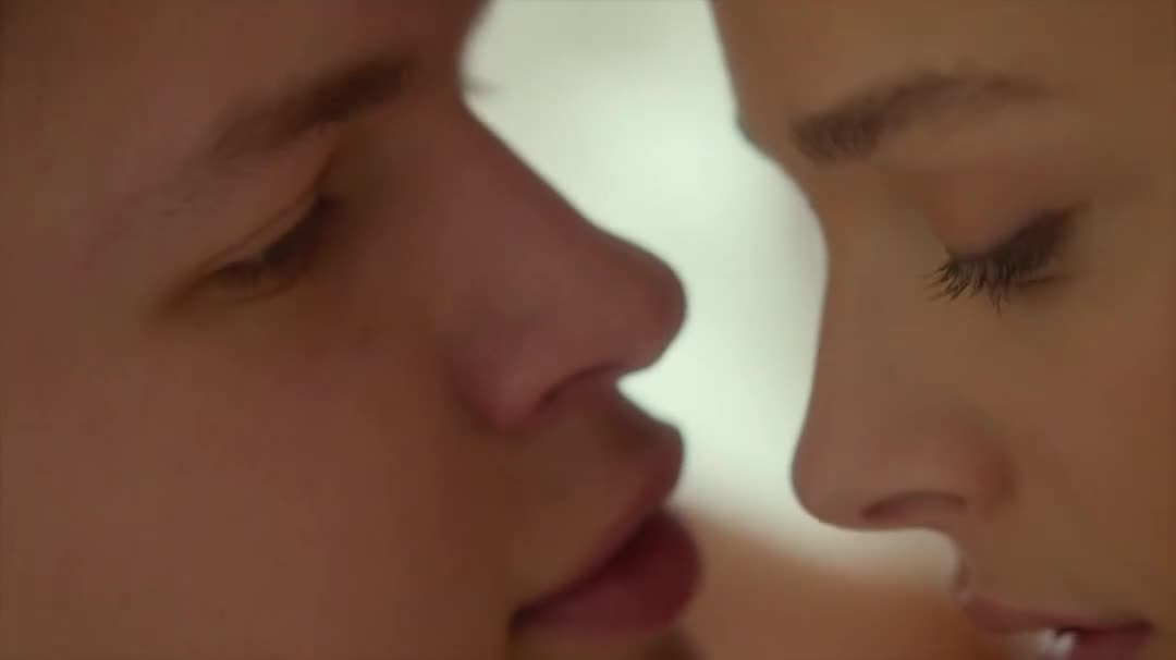 Listopadoví vrazi (Chloë Grace Moretz,Ansel Elgort,Catherine Keener 2017 Krimi Drama Bdrip 1080p ) Cz dabing mkv