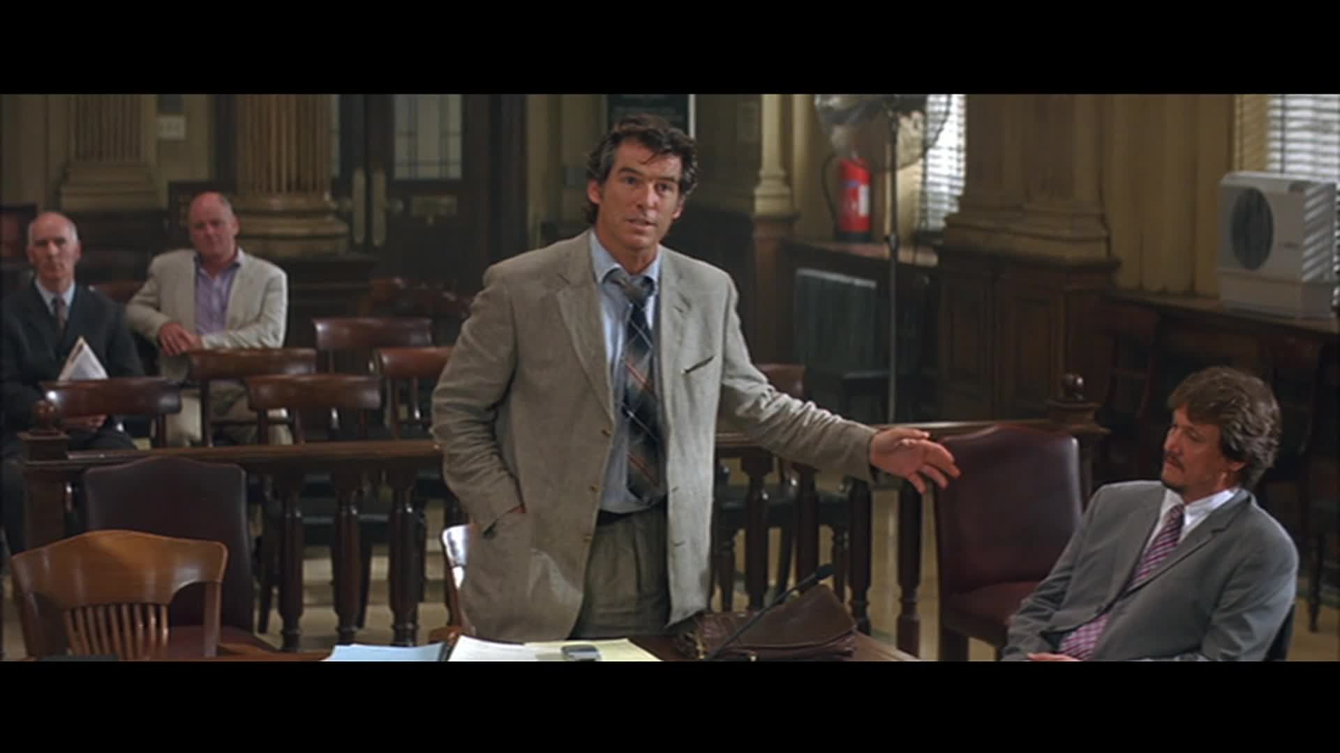 Zákon přitažlivosti (Pierce Brosnan, Julianne Moore, Michael Sheen 2004 Komedie Romantický Bdrip 1080p ) Cz dabing mkv