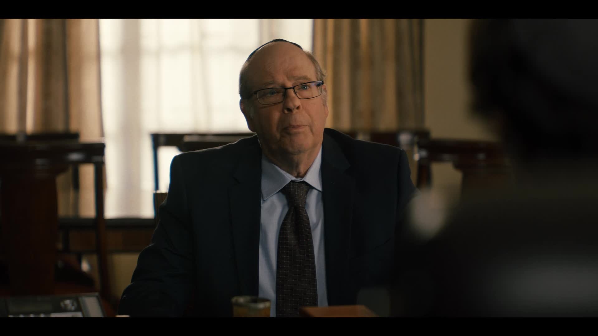 Tohle nikdo nechce Nobody Wants This S01E08 Rebecca a její krabice (2024) komedie romantický czdab mkv