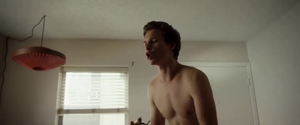 Klub miliardářů (Ansel Elgort, Taron Egerton, Kevin Spacey, Emma Roberts 2018 Životopisný Drama Bdrip 1080p ) Cz dabing mp4