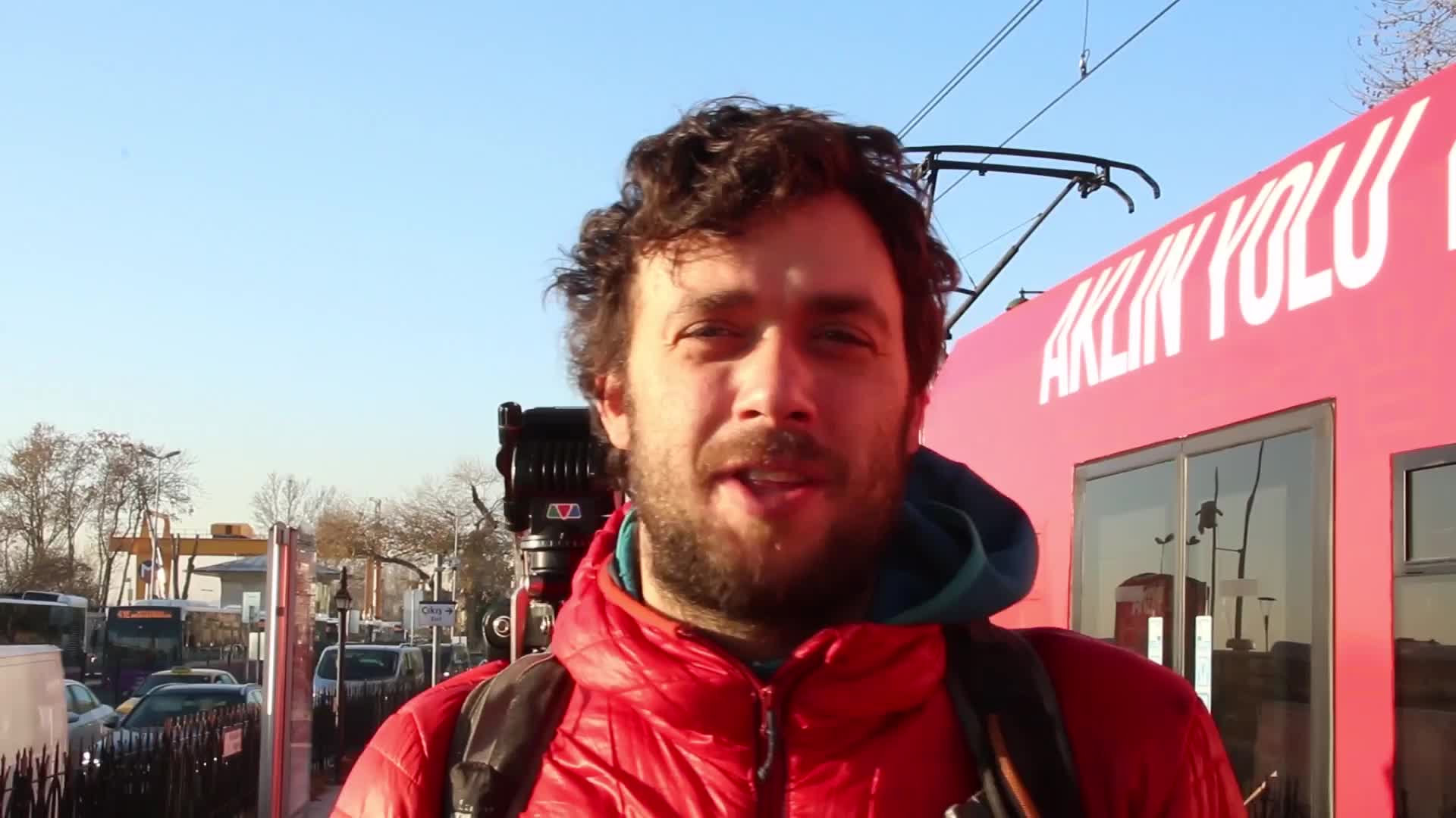 Busny S01E02 26 2017 CZ dab 1080p Istanbul Na střeše Grand Bazaaru jako James Bond, nejkrásnější západ Slunce a pařba v Taksimu mp4