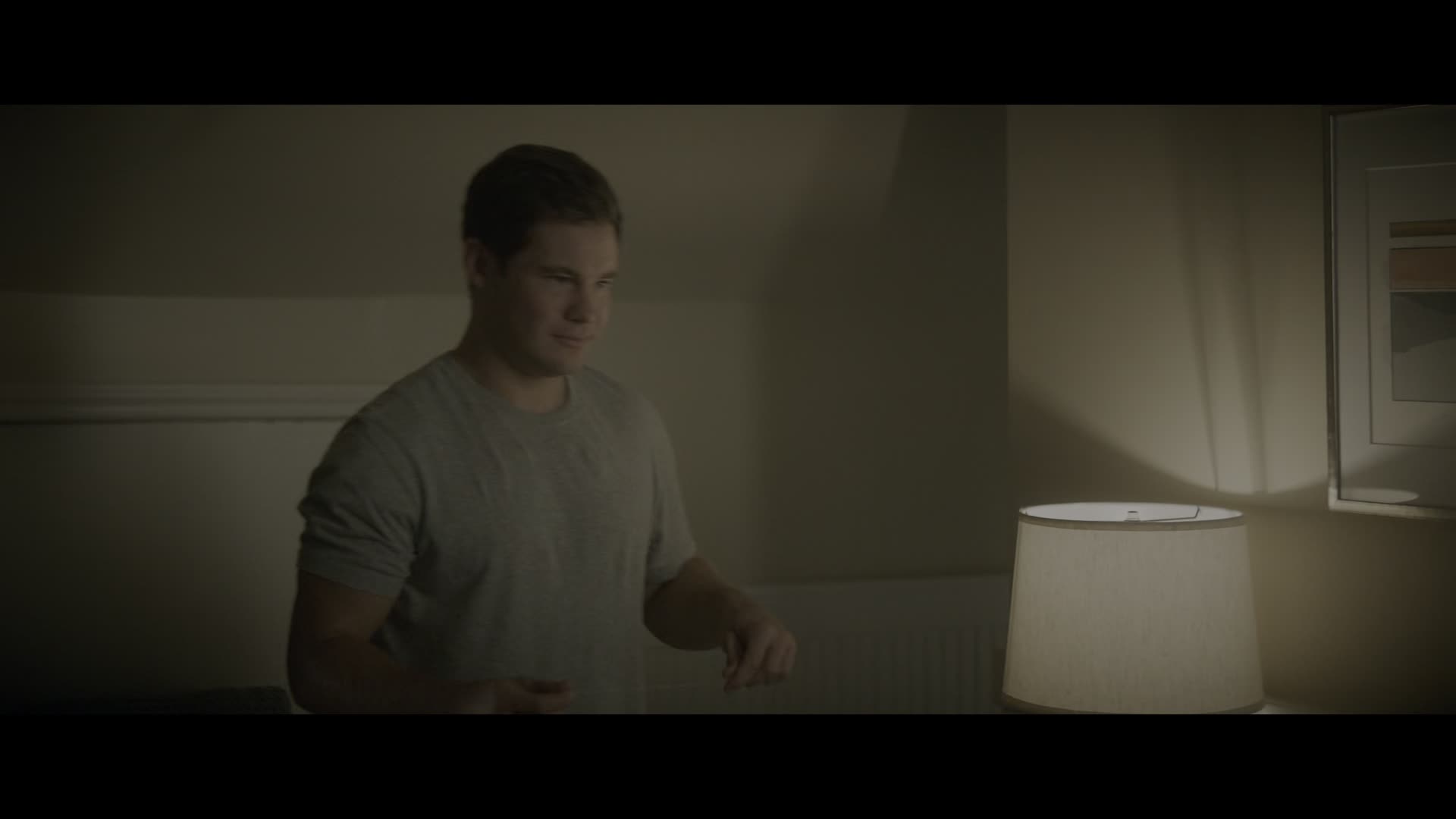 Tchán s tchyní jsou psanci (Nina Dobrev, Pierce Brosnan, Adam Devine 2023 Akční Komedie Bdrip 1080p ) Cz dabing mkv