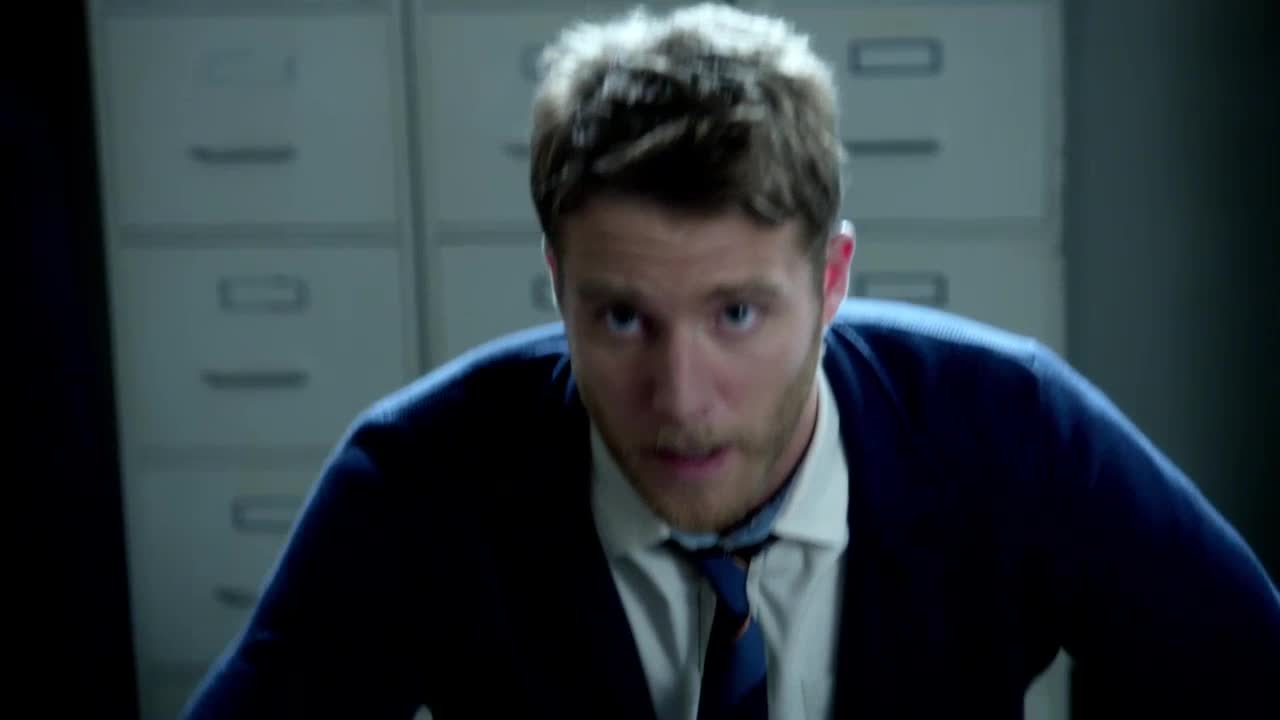 Všemocný S01E02 22 2015 CZ dab 720p Odznak! Zbraň! mp4