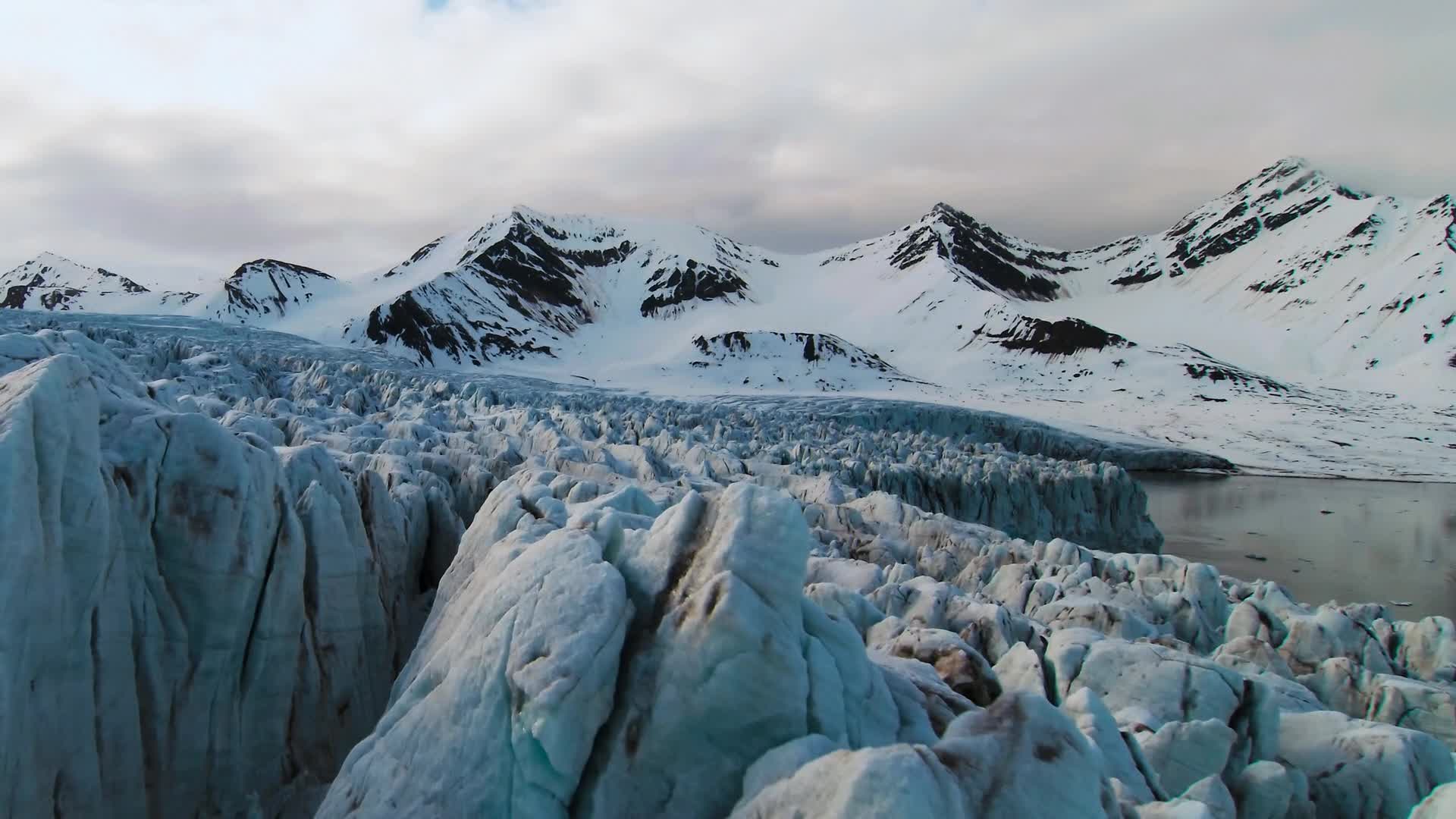 Na mašině kolem světa Cesta domů S01E05 10 2025 CZ tit 1080p Led, sníh a medvědi mkv