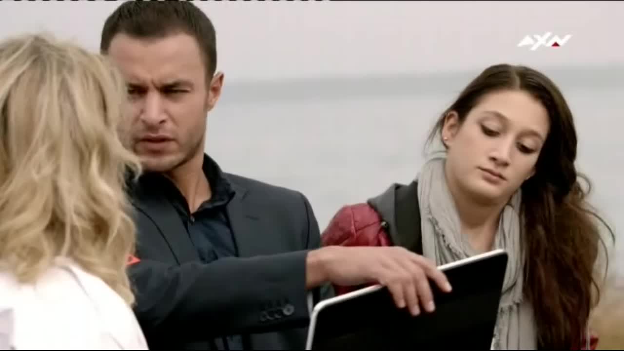 Policajtka Barbie S01E01 Tichá voda břehy mele CZ mkv