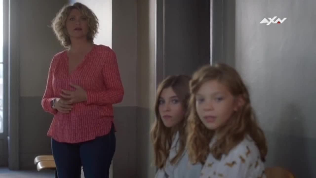 Policajtka Barbie S10E04 Není všechno zlato, co se třpytí CZ mp4