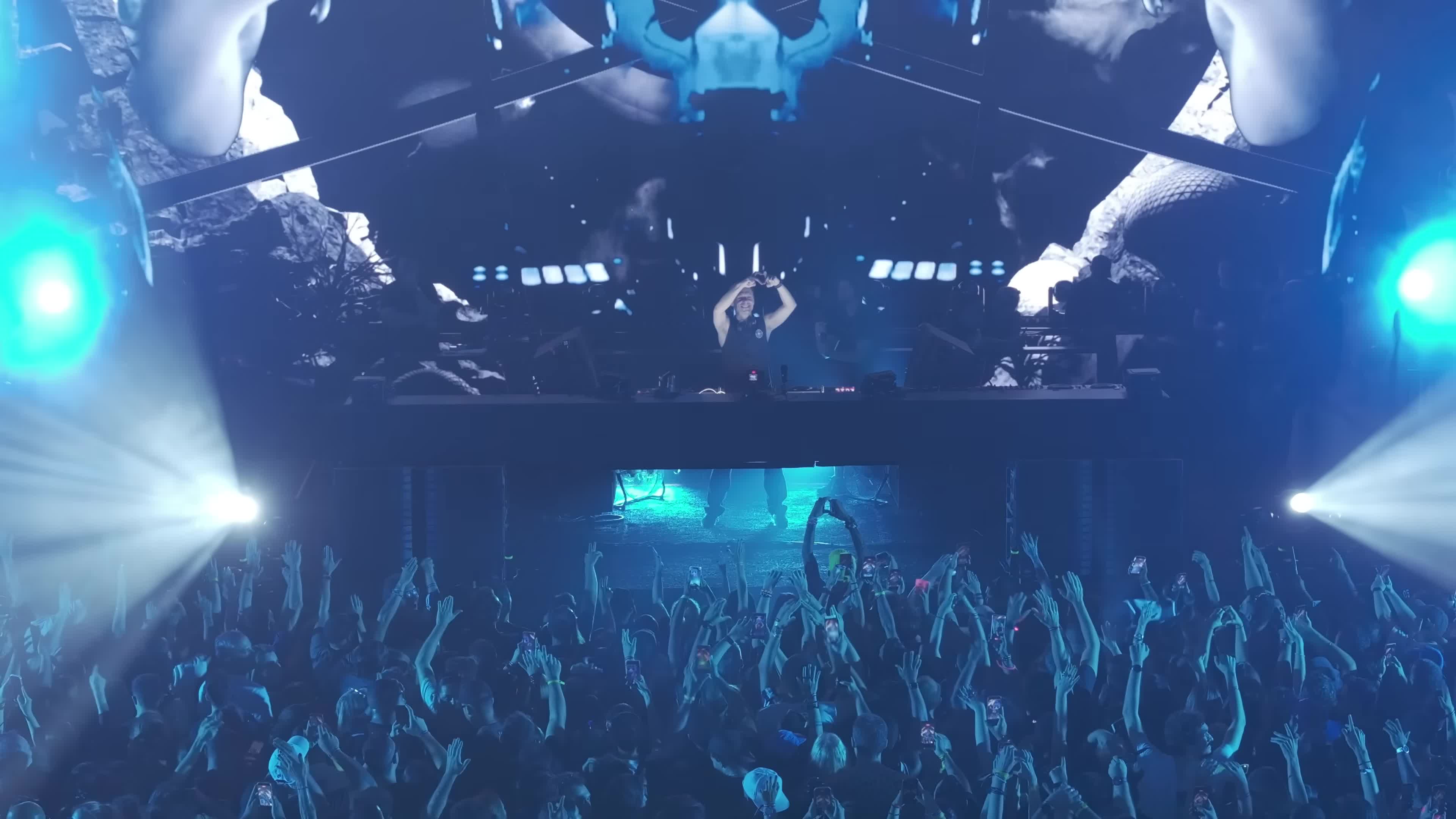 7 Armin van Buuren live at Laroc Club Valinhos mp4