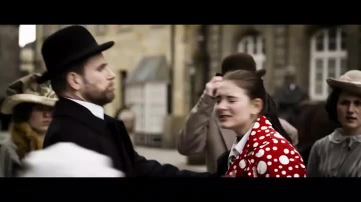 Rubínově červená Rudá jako rubín (Maria Ehrich,Jannis Niewöhner,Veronica Ferres 2013 Drama Fantasy Mysteriózní Romantický Bdrip 1080p ) Sk dabing mp4