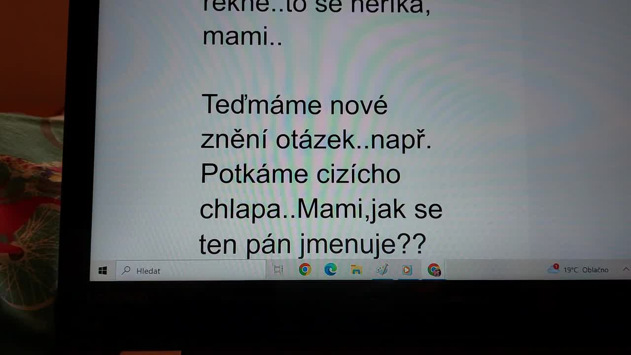 16 6 2025 princezna Marianka Mimapinková mluví s překladačem 12 mp4