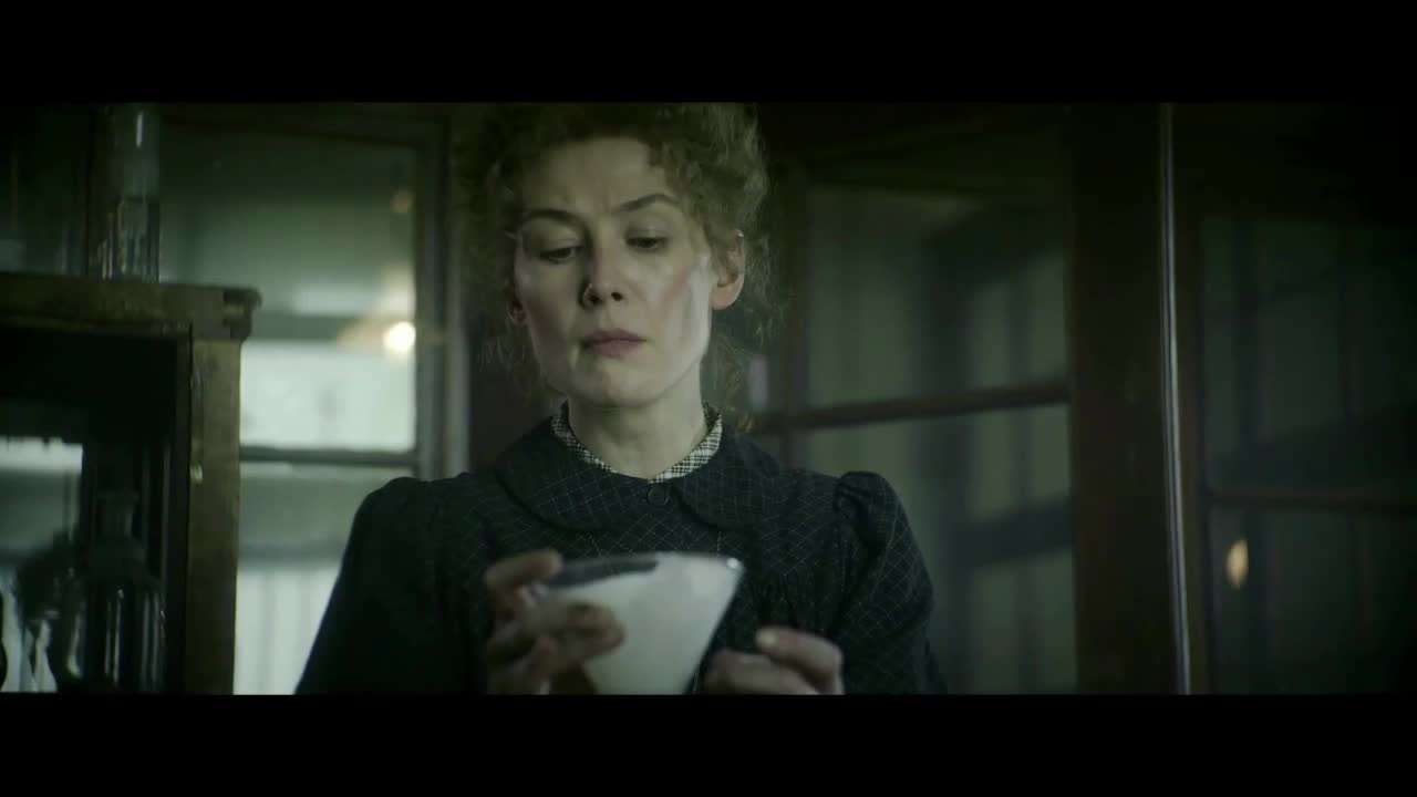 Radioaktivita (Rosamund Pike,Sam Riley,Aneurin Barnard,Anya Taylor Joy 2019 Drama Romantický Životopisný Bdrip 1080p ) Cz+Sk dabing mp4