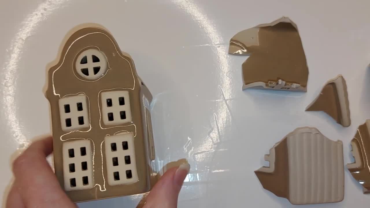 26 10 2025 princezna Marianka Mimapinková nahrála rozbité skleněné předměty mp4