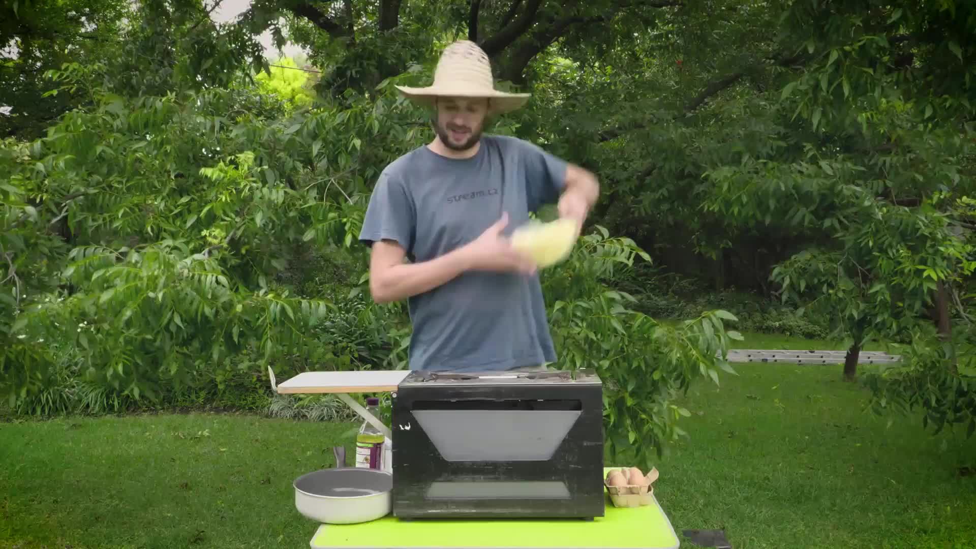 Busny Bonusy S01E22 28 2017 CZ dab 1080p Nikdy jste ji neochutnali, ale teď už můžete! Recept na originální africkou pizzu podle Busen mp4