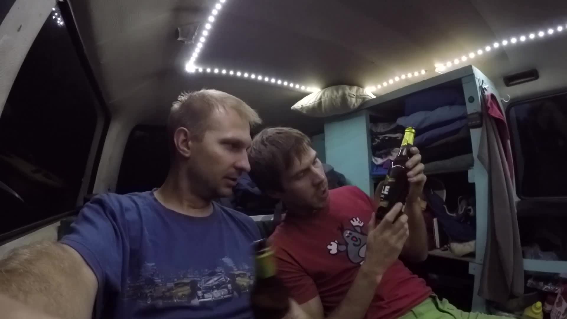 Busny S01E15 26 2017 CZ dab 1080p Uganda, rovník Opravdu se točí voda na jižní a severní polokouli opačně mp4