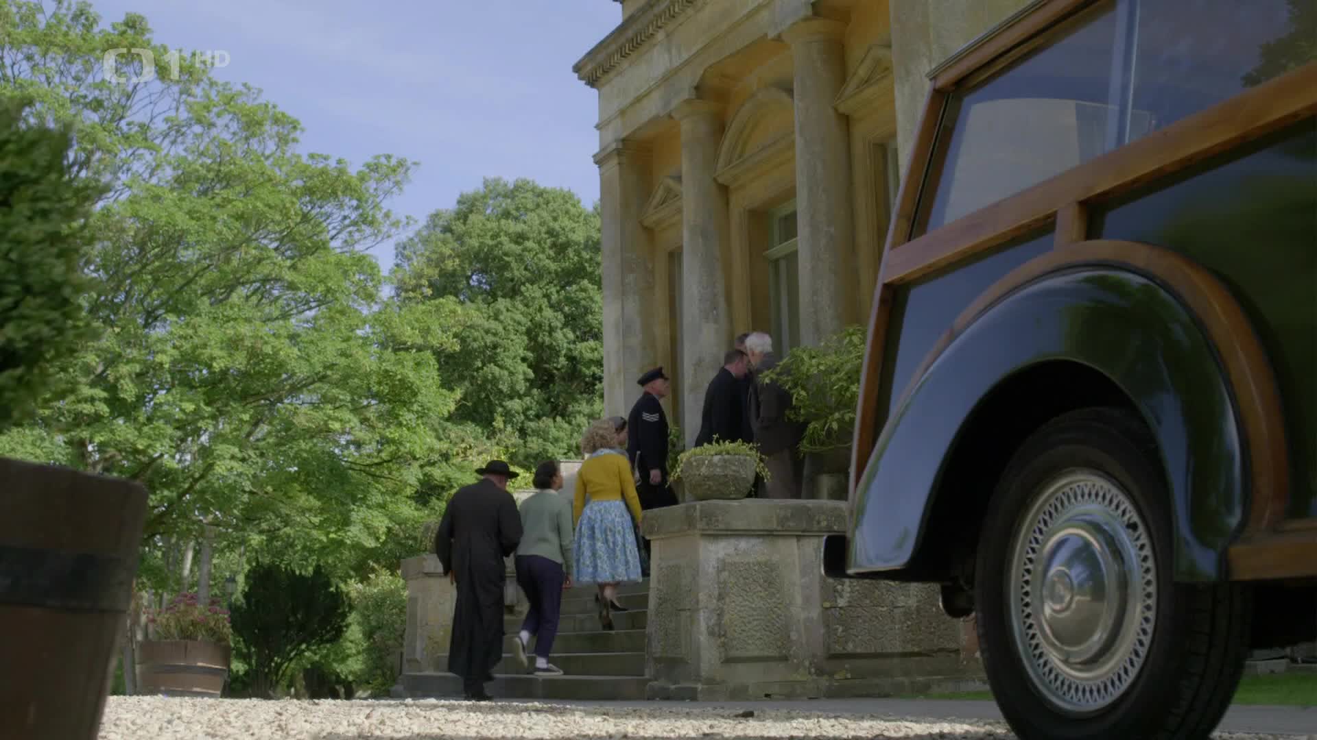 Otec Brown 10x06 Královská návštěva mkv