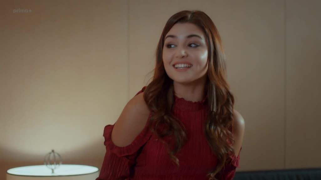 Láska beze slov 01x999 Murat (Burak Deniz) Hayat (Hande Erçel) romantické scény.mp4